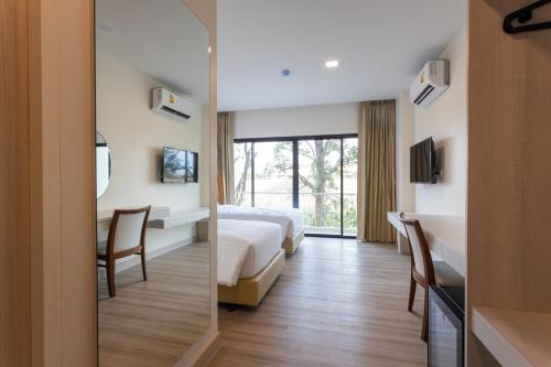 room detail thumbnail 1