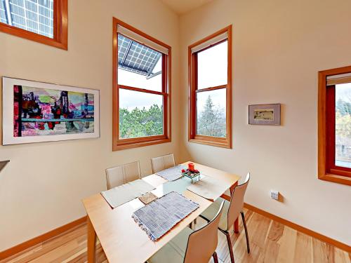 52Nd Ave Sw Eco-Apartment Apts - image 8