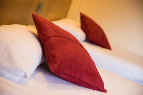 2 twin beds