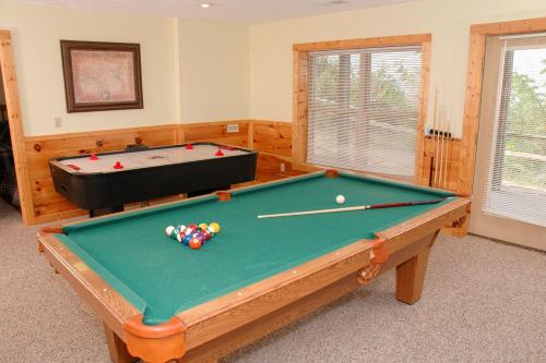 Mountaintop Experience Sevierville Cabin - image 2