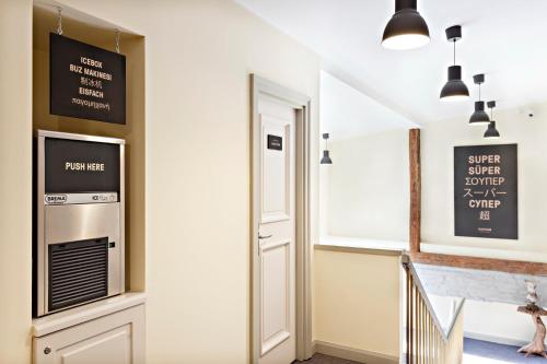 SuperB Luxury Suites - image 7