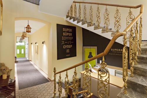 SuperB Luxury Suites - image 11