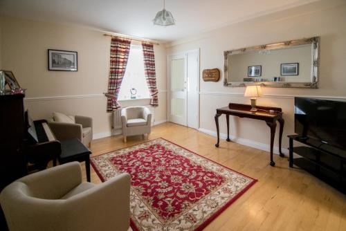 The Ritz House - image 5