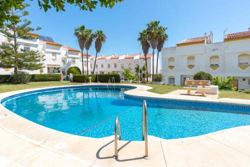 Benalmadena: adosado con piscina y jardin