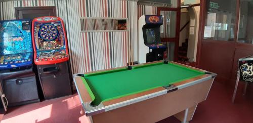 Oakville Apartments - main image