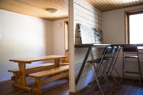 Aufenthaltsraum/TV-Zimmer, Kuerkievari KuerHostel in Akaslompolo