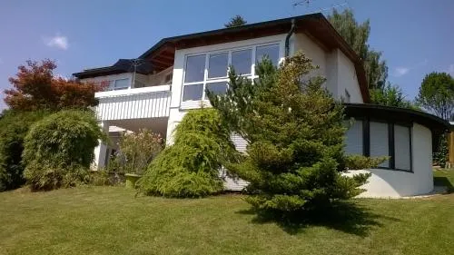 Sonnenoase am Dachsberg zwischen München, Tegernsee, Chiemsee, Messe München in Moosach, Deutschland