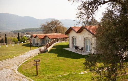 VINIFERA VINEYARDS HOTEL