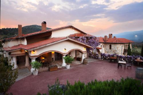 VINIFERA VINEYARDS HOTEL