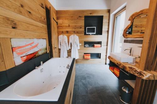 Vannas istaba, Luxus-Chalet am Fluss in Schwarzach bei Nabburg