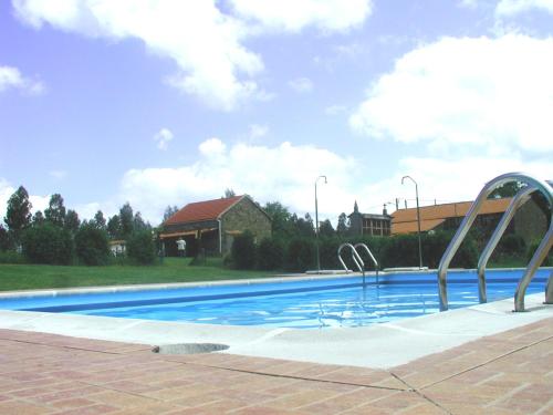 Peldbaseins, Camping Fragadeume in Merille