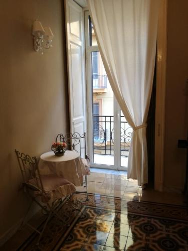 Live and Love, Naples