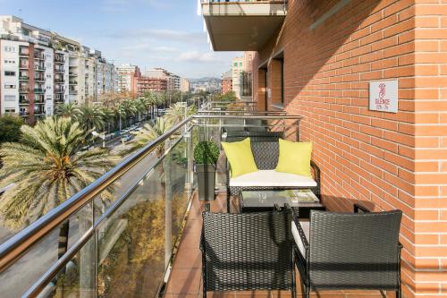One-Bedroom Apartment - Top Floor with Sagrada Familia Views image 3
