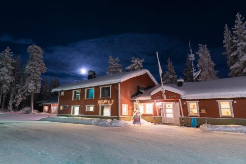 Unterkunft von außen, Kuerkievari KuerHostel in Akaslompolo