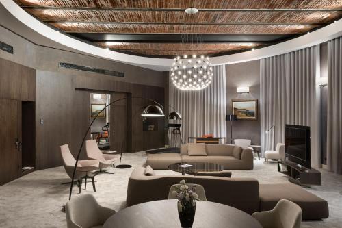 BANKHOTEL - image 8
