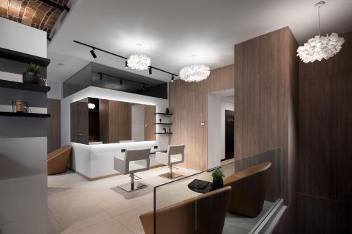 BANKHOTEL - image 7