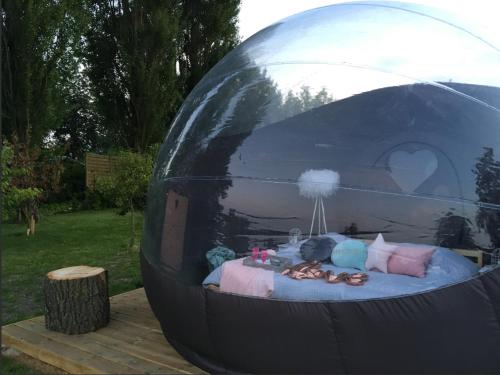 Bulle avec jaccuzzi privee en bord de Lac