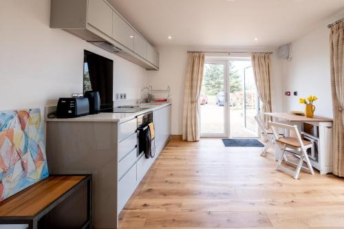 Maple - Three Tuns Apartments - Pettistree, Wickham Market - by Aldeburgh Coastal Cottages - Pettistree