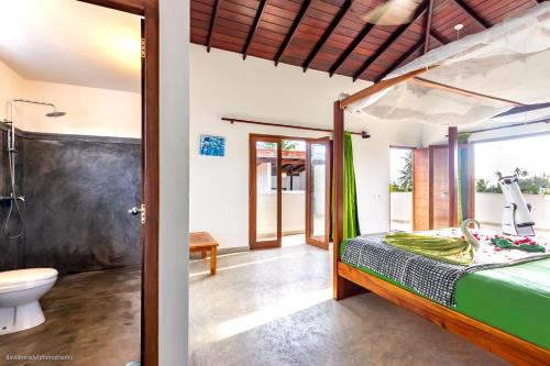 Deluxe Double Room with Balcony and Sea View image 2