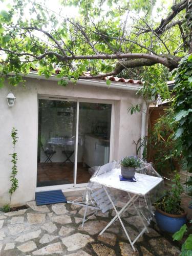 Facilities, Grand studio avec piscine in Saint-Eloi