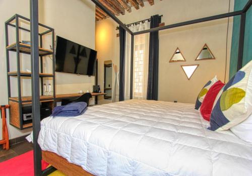 Antigua Trece Hotel Fusion