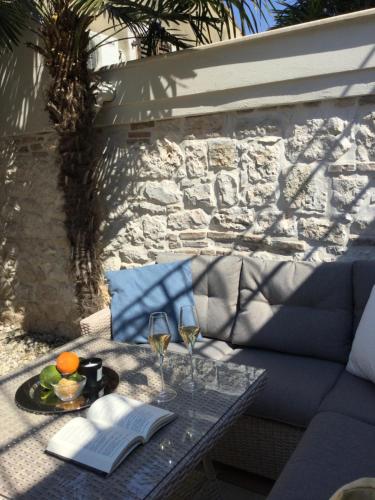 Apartment with Sea and Garden View