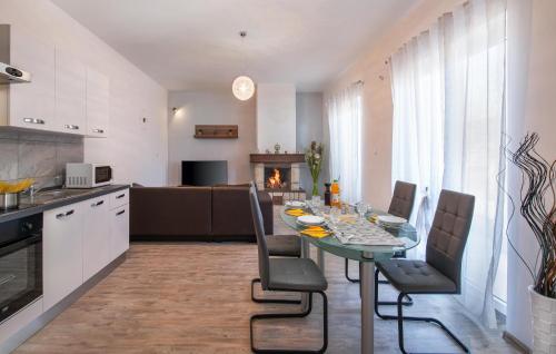  Apartment Tina, Pension in Marčana