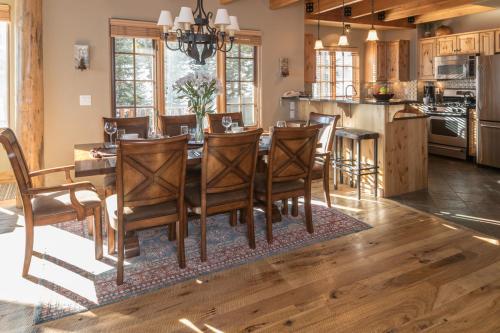 Moonlight Mountain Home| 8 Happy Trails - image 8