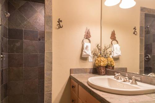 Moonlight Mountain Home| 8 Happy Trails - image 9