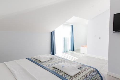 Attic Double Room with Sea View & Terrace 