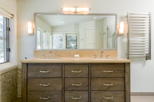 Onyx Haus - image 2