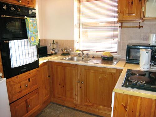 Holiday Home Glenvale Cottage by Interhome in 阿基爾島 