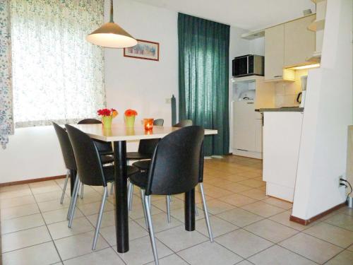 Holiday Home 4L-3 by Interhome in โลเชม