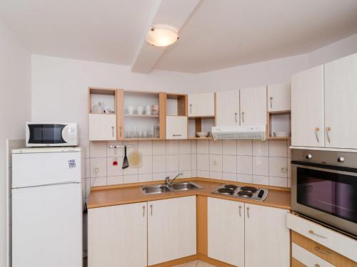Apartment Plavac Mali-5 by Interhome in Potomje