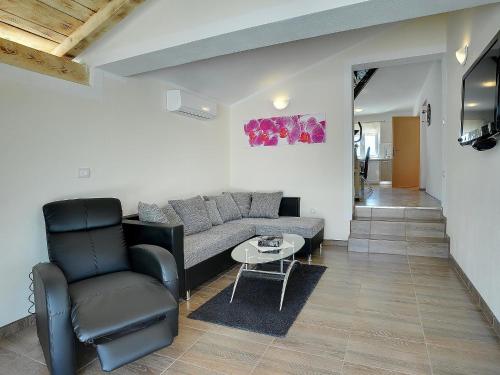  Holiday Home Lana in Čabrunići