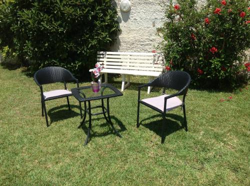 Double or Twin Room with Garden View image 1