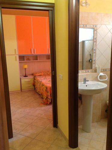 Double Room with Balcony image 2