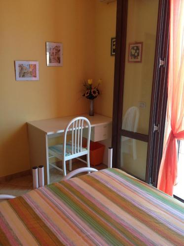Double Room with Balcony image 3