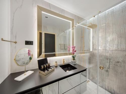 Hotel Posh - image 8