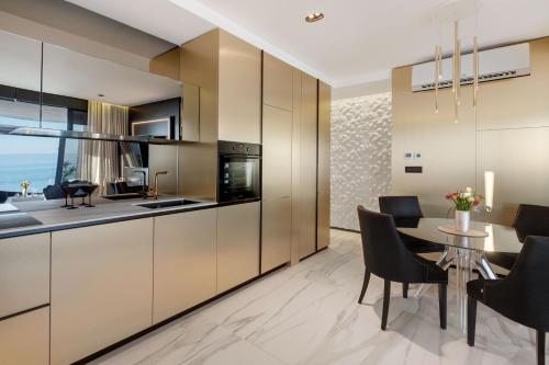 Hotel Posh - image 11