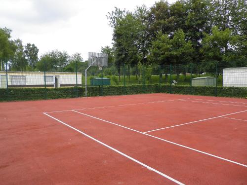  Holiday Home Camping Le Val de l´Aisne-4, Unterkunft in Érezée