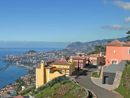  Apartment Village 3 bed sea view, Unterkunft in São Gonçalo