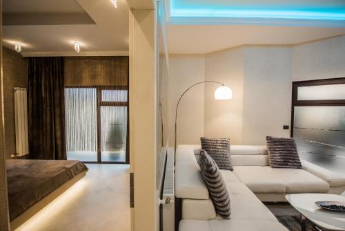 H & V Residence - Diamond Bungalow Apartment - image 2