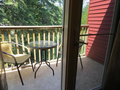 設施, 克里克鄉村酒店 (Village Creek Country Inn) in 索斯比 (AB)