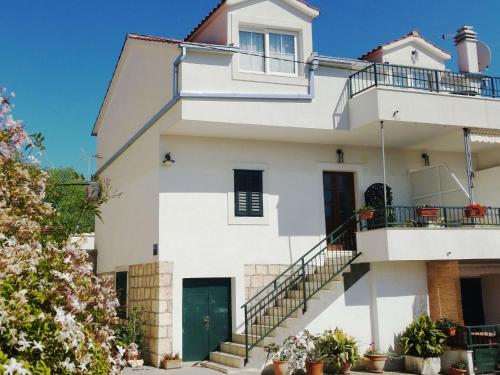  Apartment Viktorija.1, Pension in Seget Vranjica