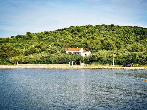  Holiday Home The Olive Tree House, Unterkunft in Ždrelac