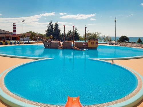  Holiday Home Camping Park Umag.5, Pension in Karigador