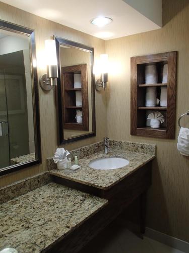 Lux Hotel & Spa, Trademark Collection by Wyndham – Arlington, TX