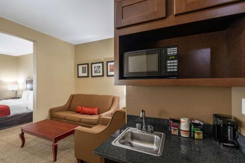 Comfort Suites Ennis - Hotel