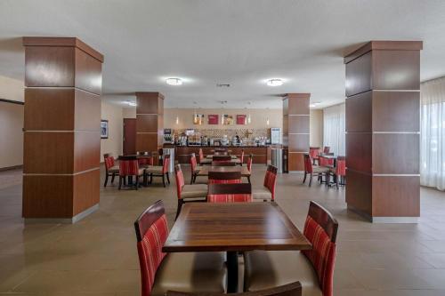 Comfort Suites Ennis - 레스토랑